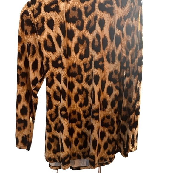 Monroe and Main Faux wrap blouse.  Animal Print Size  XL - Picture 6 of 10